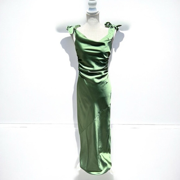 🌻Petal & Pup Selma Olive One-Shoulder Satin Evening Gown Size Medium (8-10) - Picture 3 of 12